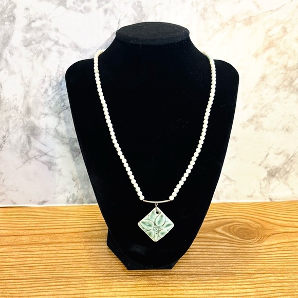 Sterling Silver 925 Rustic Carved Flower Shell Beaded Necklace - Picture 1 of 5